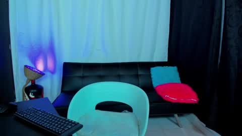 Snapshot of max_wild01 chatting on 02-25-25, 10:04 MAX     online show from 02-25-25, 10:04