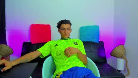 Snapshot of max_wild01 chatting on 09-11-25, 06:02 MAX     online show from 09-11-25, 06:02