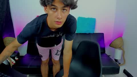 Snapshot of max_wild01 chatting on 09-15-25, 04:07 MAX     online show from 09-15-25, 04:07