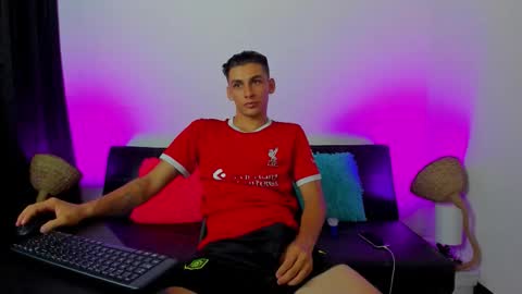 Snapshot of max_wild01 chatting on 09-23-25, 07:00 MAX     online show from 09-23-25, 07:00