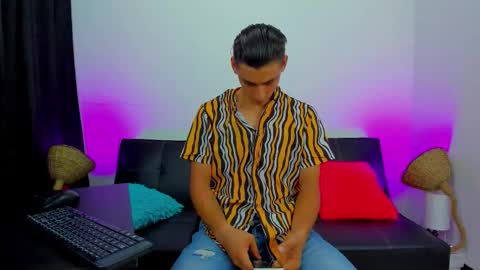 Snapshot of max_wild01 chatting on 09-25-25, 06:11 MAX     online show from 09-25-25, 06:11