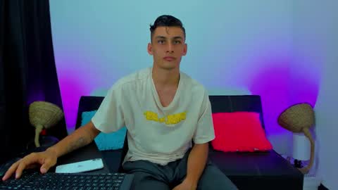 Snapshot of max_wild01 chatting on 10-08-25, 05:32 MAX     online show from 10-08-25, 05:32