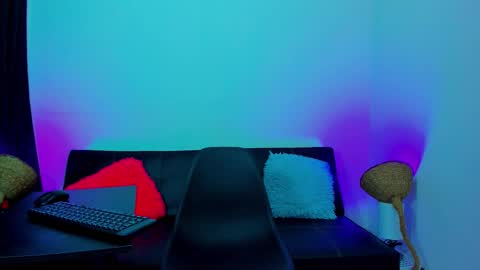 Snapshot of max_wild01 chatting on 10-18-25, 05:35 MAX     online show from 10-18-25, 05:35