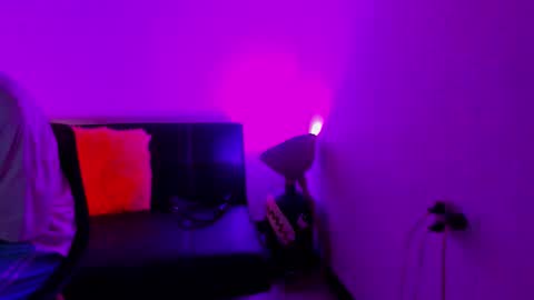 MAX     online show from 12-17-25, 07:09