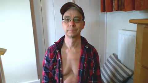 Max Davies online show from 02-02-25, 03:10