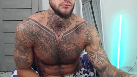 Snapshot of maxi_foxxx chatting on 09-21-25, 06:26 Maximus Fox online show from 09-21-25, 06:26