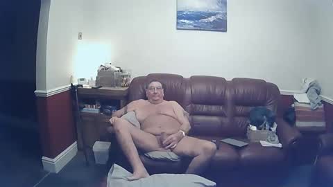 Snapshot of maxi_johnes chatting on 12-25-24, 12:37 MAX online show from 12-25-24, 12:37