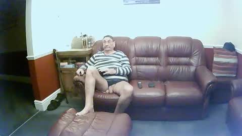 MAX online show from 01-15-25, 07:34