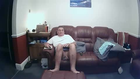 MAX online show from 10-20-25, 10:54