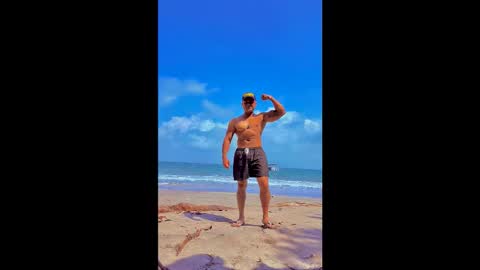 Snapshot of maxi_mux1 chatting on 02-07-26, 12:58 MAXI online show from 02-07-26, 12:58