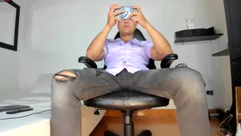 Snapshot of maxi_mux1 chatting on 02-21-26, 08:15 MAXI online show from 02-21-26, 08:15