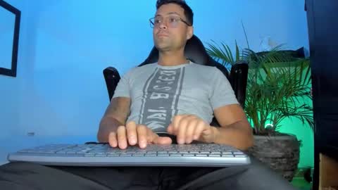 MAXI      online show from 03-25-26, 04:29