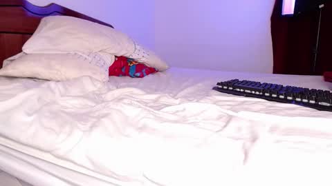 Maxi Model Independent  online show from 12-13-24, 08:58