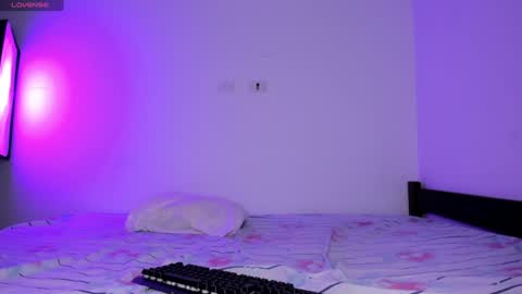 Maxi Model Independent  online show from 01-29-25, 11:20