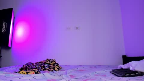 Maxi Model Independent  online show from 02-05-25, 12:06