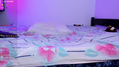 Maxi Model Independent  online show from 02-14-25, 07:33