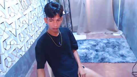 Snapshot of maxiebunny99 chatting on 02-04-25, 11:59 Reyn online show from 02-04-25, 11:59