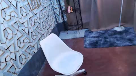 Snapshot of maxiebunny99 chatting on 02-20-25, 03:56 Reyn online show from 02-20-25, 03:56