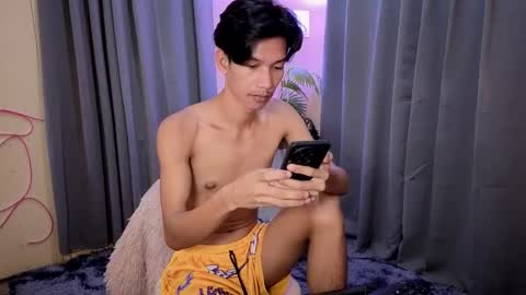 Snapshot of maxiebunny99 chatting on 09-10-25, 11:16 Reyn online show from 09-10-25, 11:16