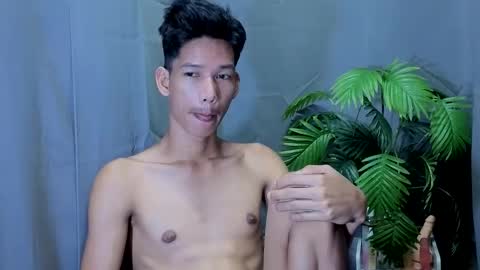 Snapshot of maxiebunny99 chatting on 10-03-25, 10:18 Reyn online show from 10-03-25, 10:18