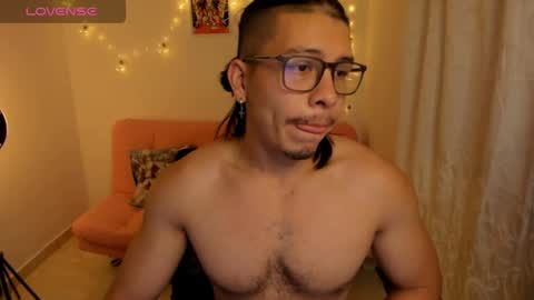 Snapshot of maxifit_ chatting on 01-15-25, 09:13 Mikael online show from 01-15-25, 09:13