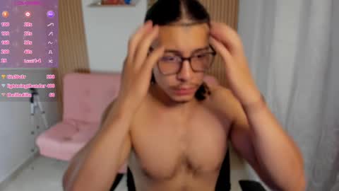 Snapshot of maxifit_ chatting on 02-04-25, 10:10 Mikael online show from 02-04-25, 10:10