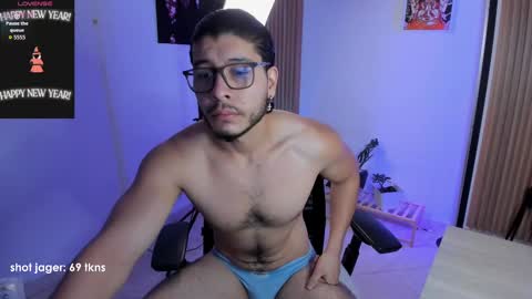 Snapshot of maxifit_ chatting on 10-25-25, 10:01 Mikael online show from 10-25-25, 10:01