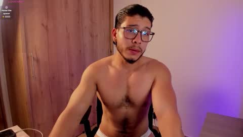 Snapshot of maxifit_ chatting on 11-08-25, 10:41 Mikael online show from 11-08-25, 10:41