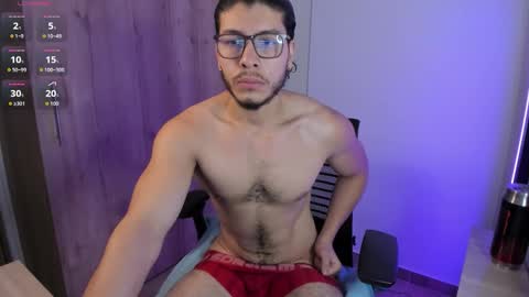 Snapshot of maxifit_ chatting on 11-25-25, 09:20 Mikael online show from 11-25-25, 09:20