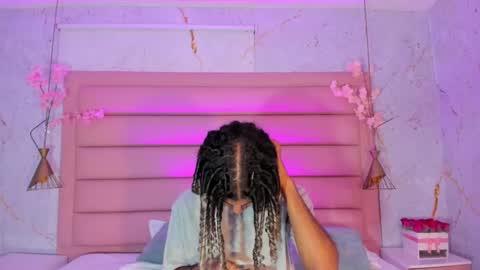 Snapshot of maxim_walker chatting on 09-22-25, 02:46 maxim online show from 09-22-25, 02:46