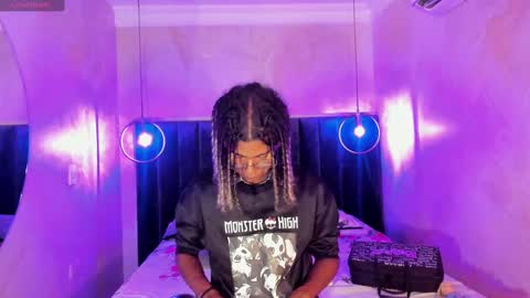 Snapshot of maxim_walker chatting on 09-28-25, 02:28 maxim online show from 09-28-25, 02:28