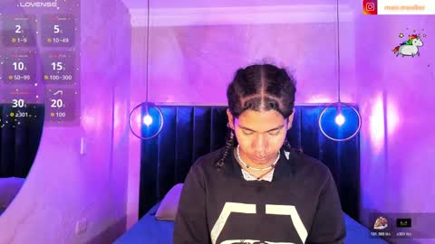 Snapshot of maxim_walker chatting on 10-22-25, 03:18 maxim online show from 10-22-25, 03:18