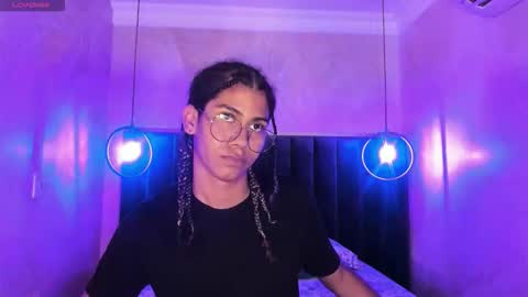 Snapshot of maxim_walker chatting on 11-22-25, 03:16 maxim online show from 11-22-25, 03:16