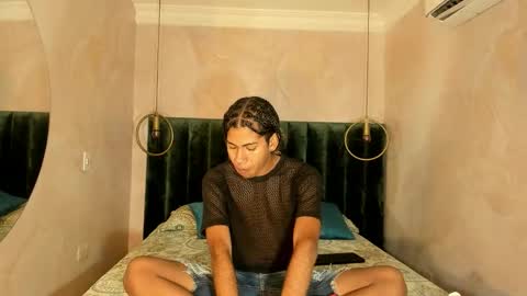 Snapshot of maxim_walker chatting on 11-25-25, 03:06 maxim online show from 11-25-25, 03:06