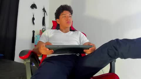 Snapshot of maximiliano_khalil chatting on 12-15-25, 07:29 Maximiliano online show from 12-15-25, 07:29