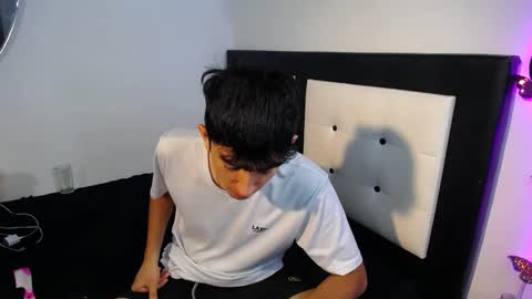 -- maximo and isa -- online show from 09-14-25, 07:18