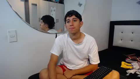 Snapshot of maximo_and_isa chatting on 11-19-25, 04:01 -- maximo and isa -- online show from 11-19-25, 04:01