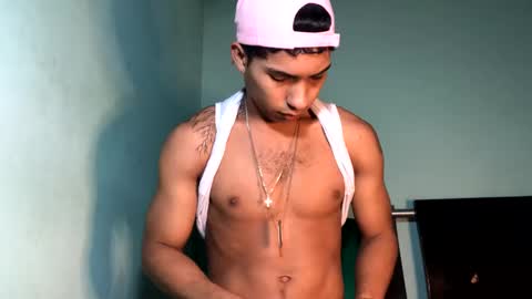 Snapshot of maximo_vega_new chatting on 02-15-25, 05:09 Maximo Aron Vega online show from 02-15-25, 05:09