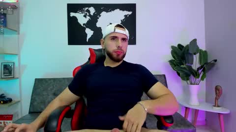 Snapshot of maximo_wolf1 chatting on 11-25-25, 08:42 Maximo Wolf online show from 11-25-25, 08:42