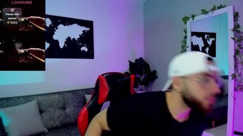 Snapshot of maximo_wolf1 chatting on 12-04-25, 07:00 Maximo Wolf online show from 12-04-25, 07:00