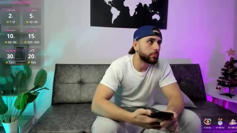 Snapshot of maximo_wolf1 chatting on 12-15-25, 08:24 Maximo Wolf online show from 12-15-25, 08:24