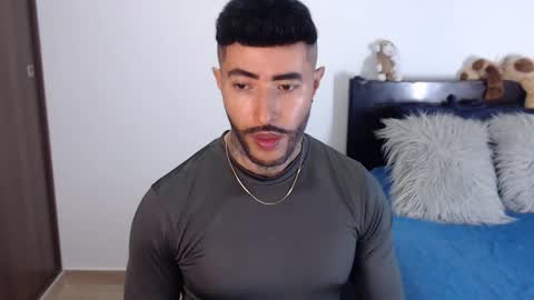 Snapshot of maximus_golden chatting on 12-27-24, 03:42 Independent Model online show from 12-27-24, 03:42