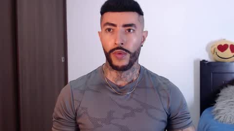 Snapshot of maximus_golden chatting on 01-10-25, 02:46 Independent Model online show from 01-10-25, 02:46