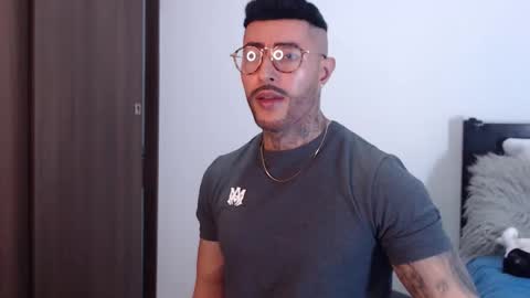 Snapshot of maximus_golden chatting on 01-17-25, 05:00 Independent Model online show from 01-17-25, 05:00