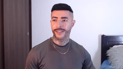 Snapshot of maximus_golden chatting on 01-21-25, 01:50 Independent Model online show from 01-21-25, 01:50