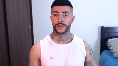 Snapshot of maximus_golden chatting on 01-25-25, 02:15 Independent Model online show from 01-25-25, 02:15