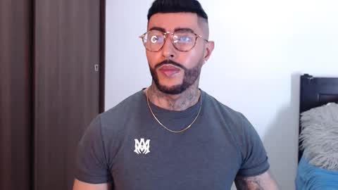 Snapshot of maximus_golden chatting on 01-28-25, 02:11 Independent Model online show from 01-28-25, 02:11