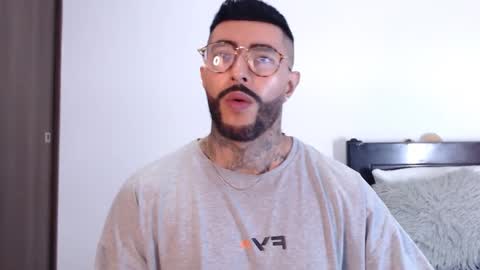 Snapshot of maximus_golden chatting on 02-05-25, 03:02 Independent Model online show from 02-05-25, 03:02