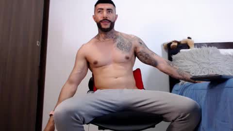 Snapshot of maximus_golden chatting on 02-15-25, 02:37 Independent Model online show from 02-15-25, 02:37