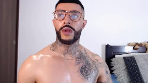 Snapshot of maximus_golden chatting on 02-17-25, 01:15 Independent Model online show from 02-17-25, 01:15